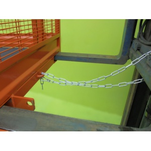 forklift-cage-securing-chain_5910